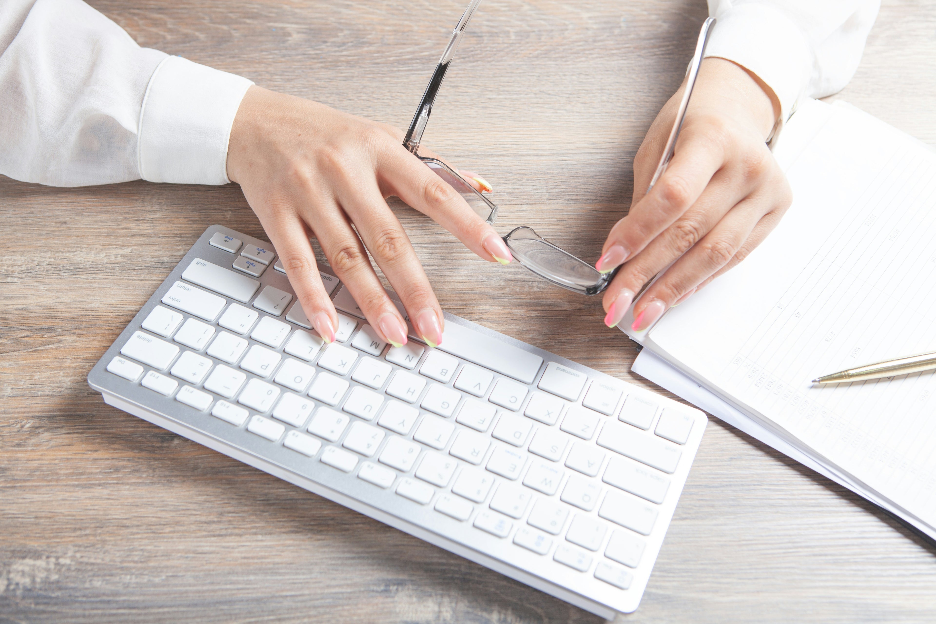 Business Email Writing for Secretaries: Clear and Professional Communication